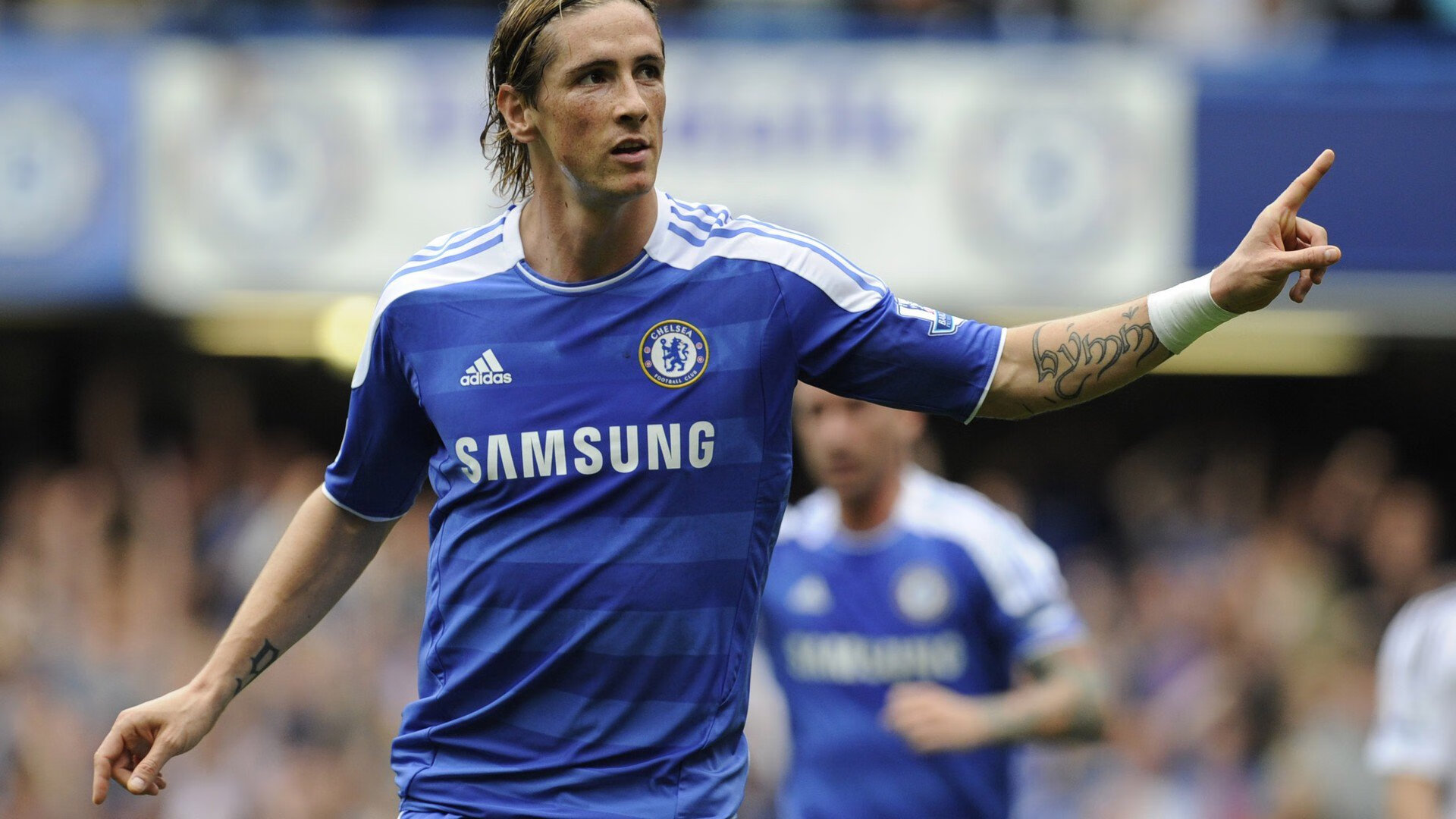 开云注册-全看下轮？枪手领跑英超，曼城迎关键战利物浦，冠军悬念再升温